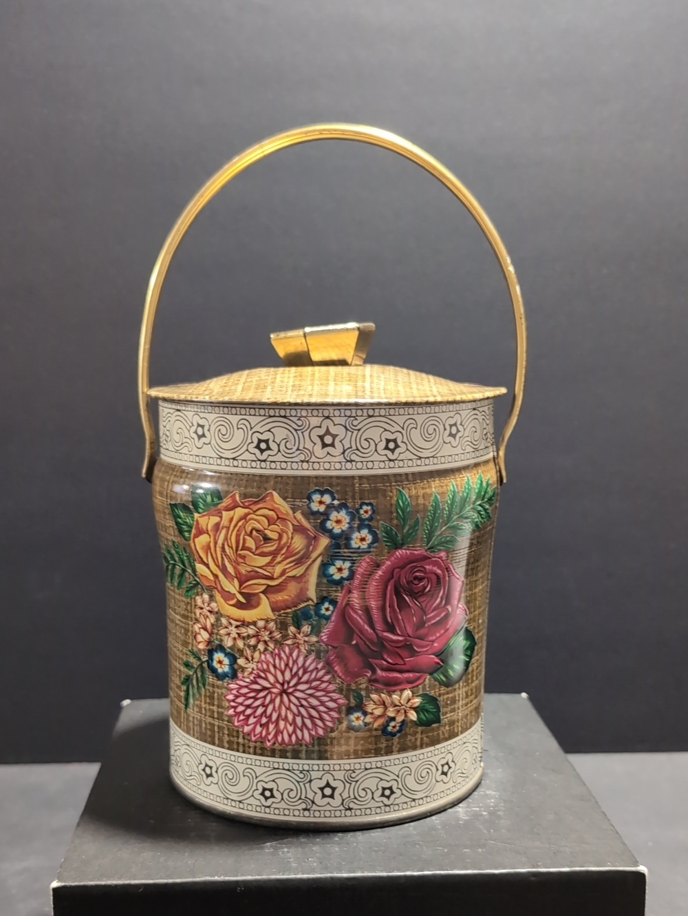 VGT, Murray Allen Canvas Rose Sweets Tin with And Lid And Handle.